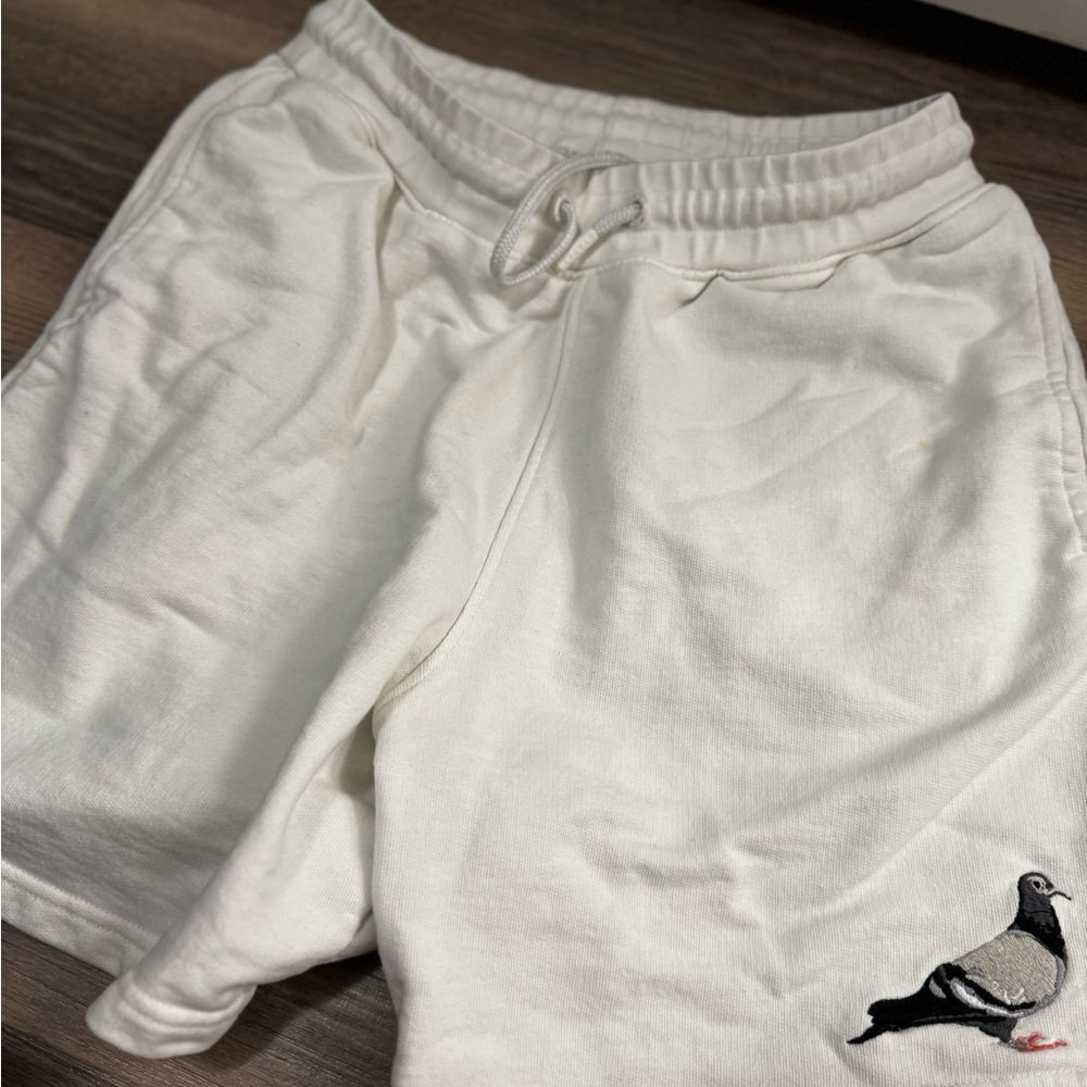 Staple White Fleece Shorts with Pigeon Embroider size Medium